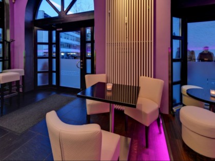 Photo: Lago Lounge